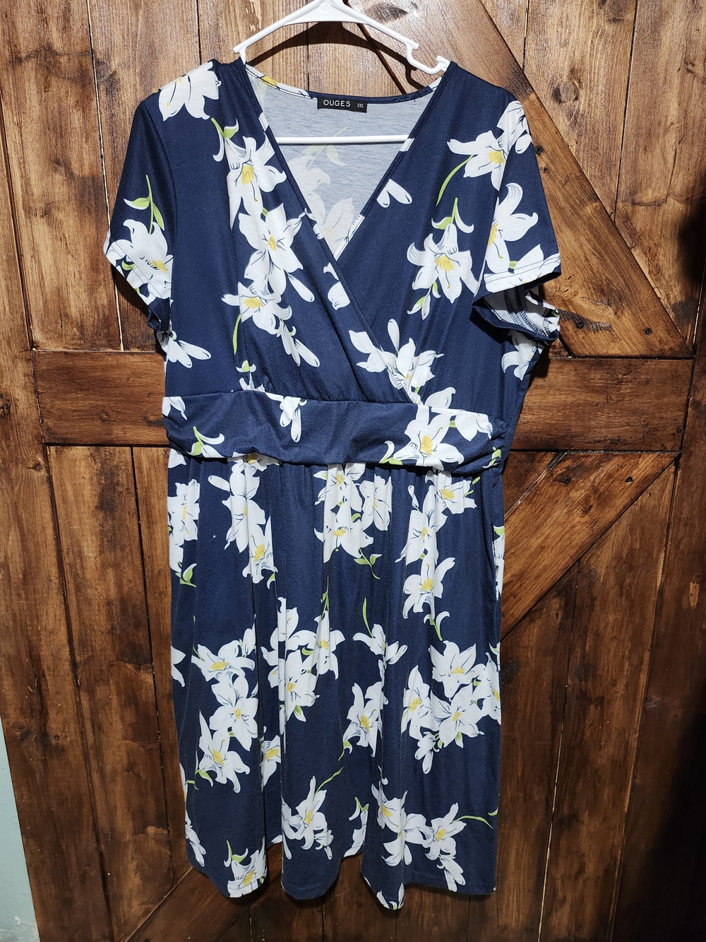 OUGES Navy Floral Wrap-Style Midi Dress with White Lily Print